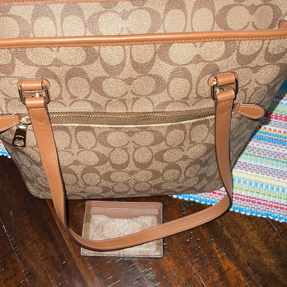 Coach purse - Picture 4 of 7